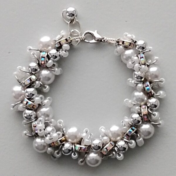 Bracelet with white and silver pearls