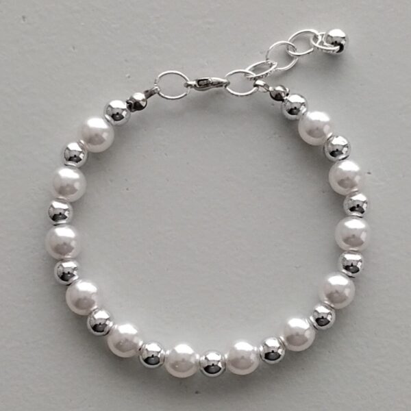 White and silver pearls bracelet