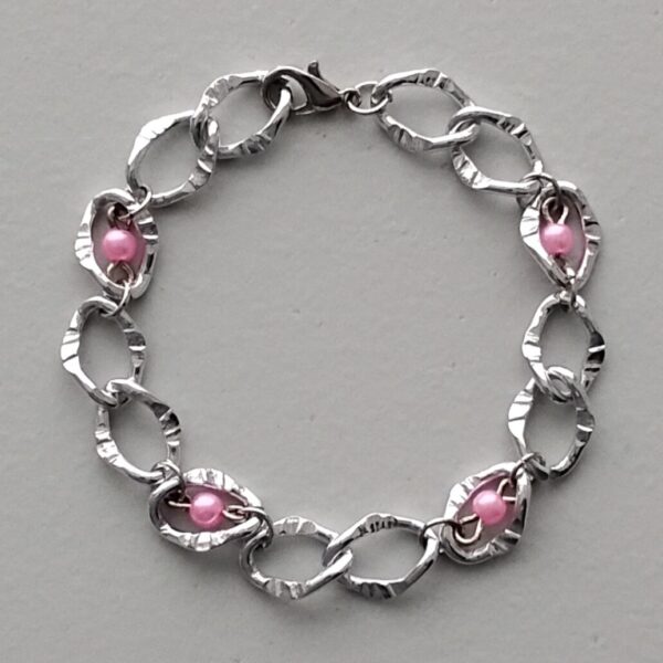 Silver chain bracelet set with delicate pink pearls