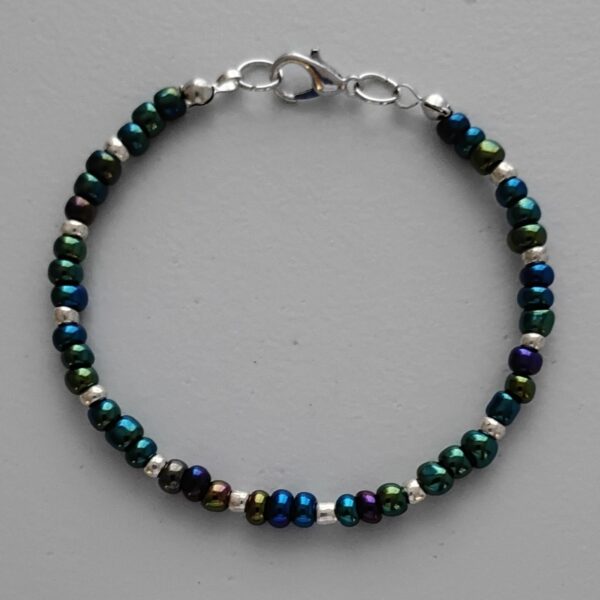 Bracelet with iridescent and silver beads